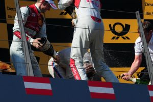 Spielberg Race 4 - Timo Glock zeigt Stärke | Sektdusche nach einem hißen Rennen| foto: art of speed.net