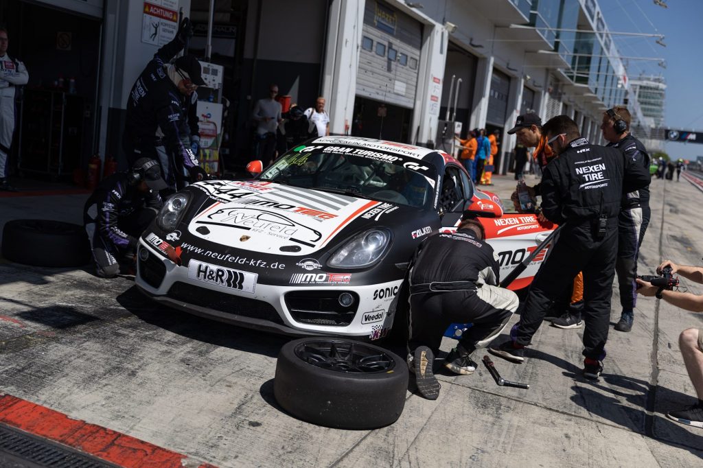 #444 Neufeld-Kfz Porsche Cayman