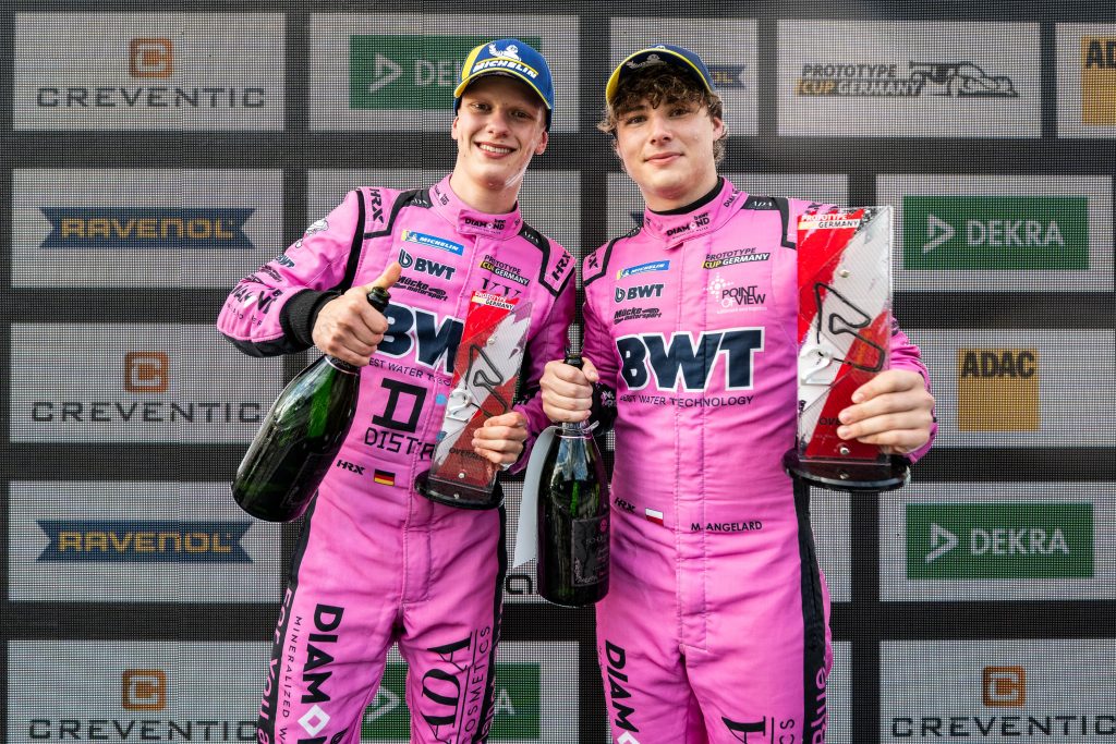 Mattis Pluschkell (links) und Maksymilian Angelard (rechts) sind beste Junioren im Prototype Cup Germany 2025